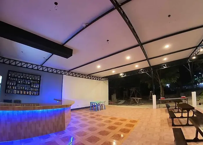 Junie House Hostel Moalboal